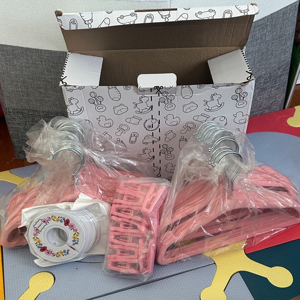 Pink Velvet Hangers Set